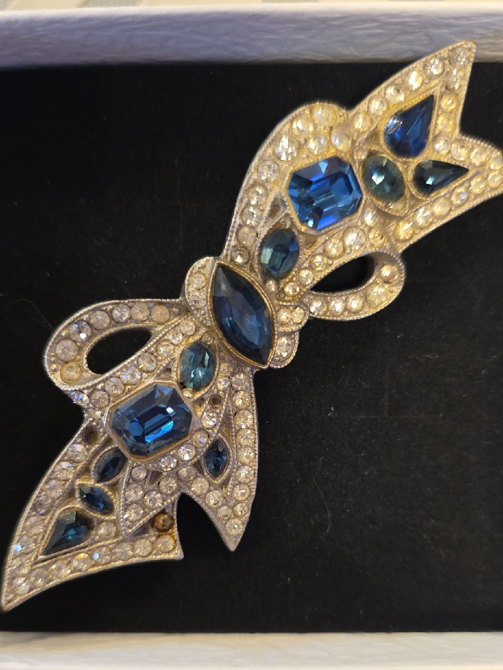 Vintage Large Bow Pot Metal Clear Glass & Blue Glass Rhinestones Brooch Pin